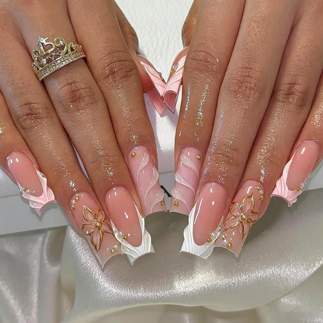 Elegant Artificial Nail Tips with Gold Accents Bowlift
