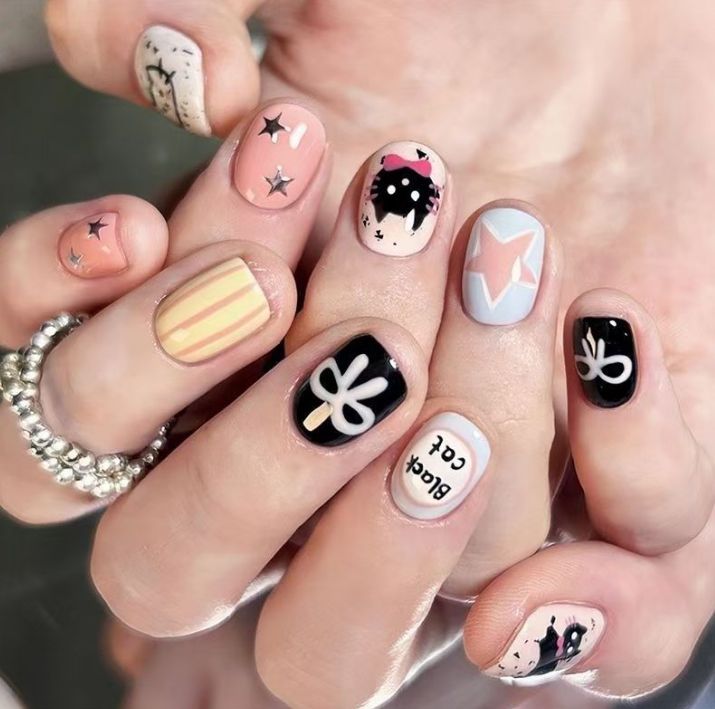 Artificial nails with elegant ombre effect and glitter coating Bowlift