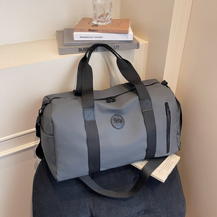 Sporty travel bag with reinforced zipper and side pocket Bowlift