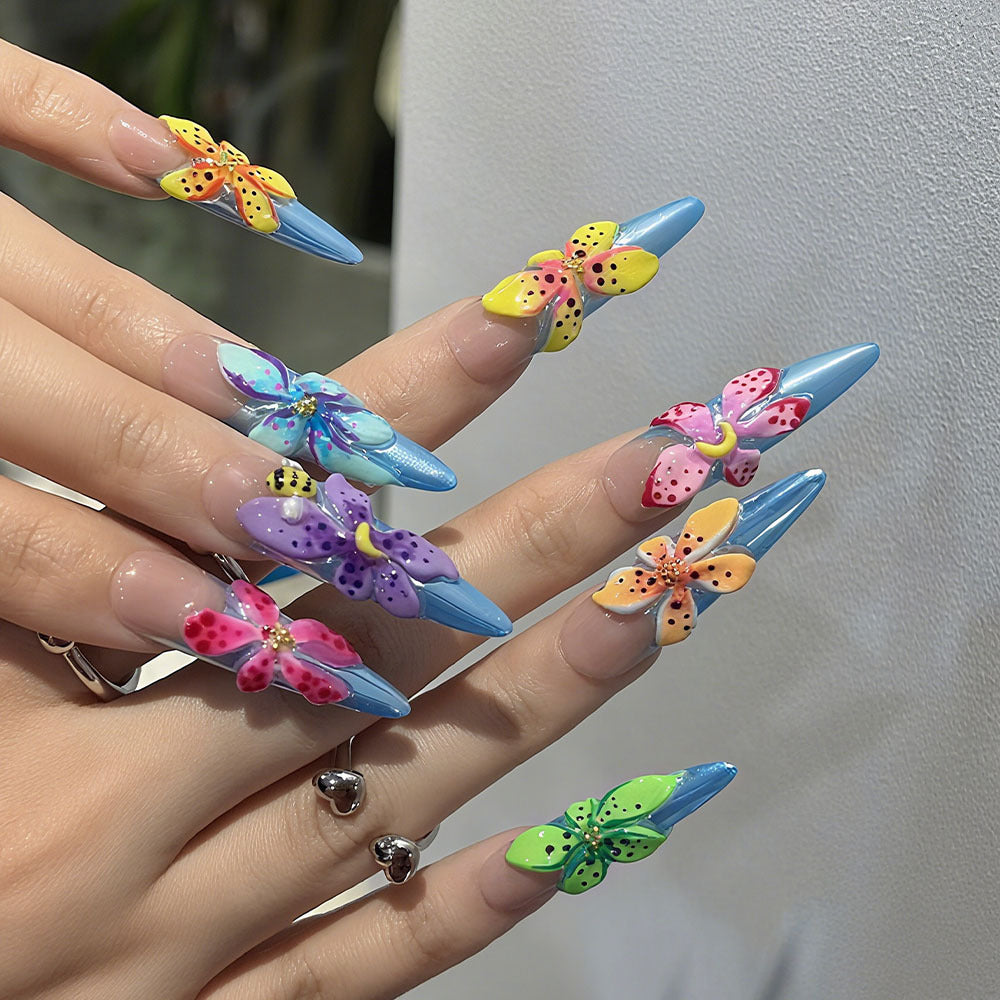 Artificial nails with floral 3D applications Bowlift