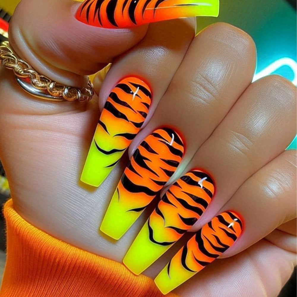 Artistic nail decorations with 3D designs Bowlift