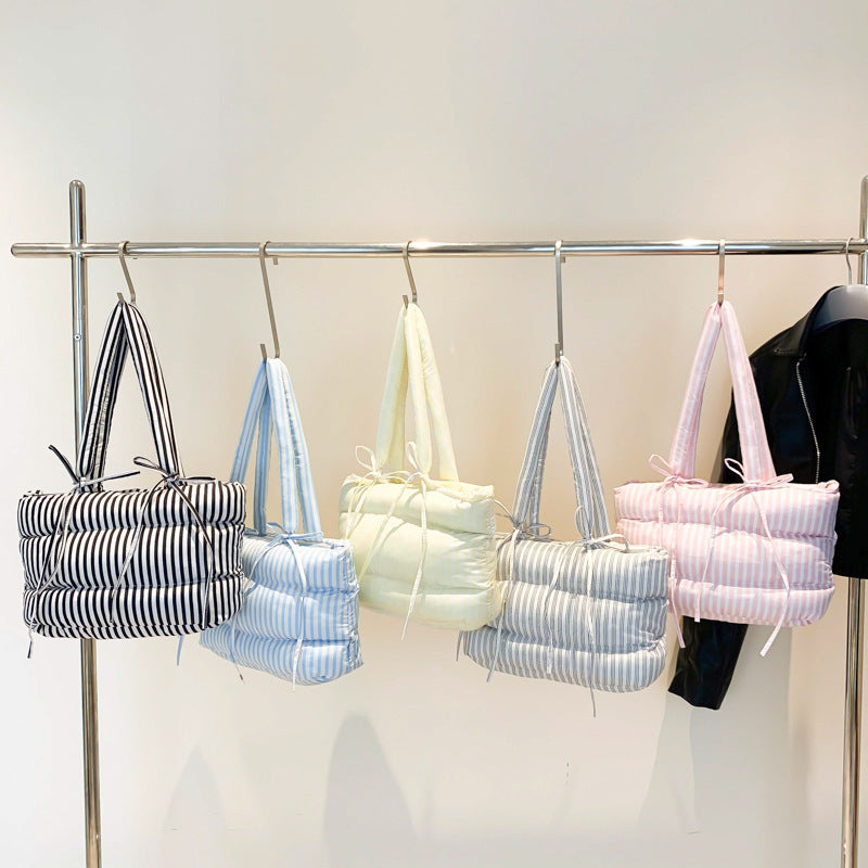 Fashionable tote bag with quilted design Bowlift