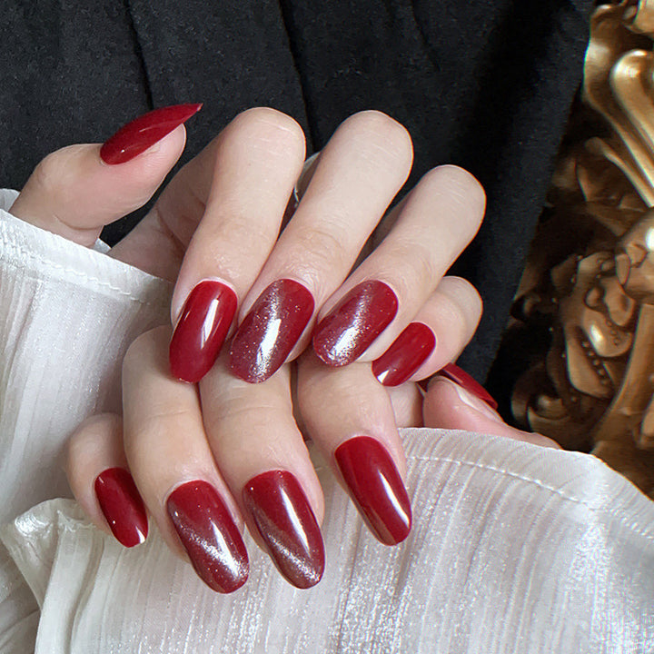 Glamorous artificial fingernails with shine and glitter effect Bowlift