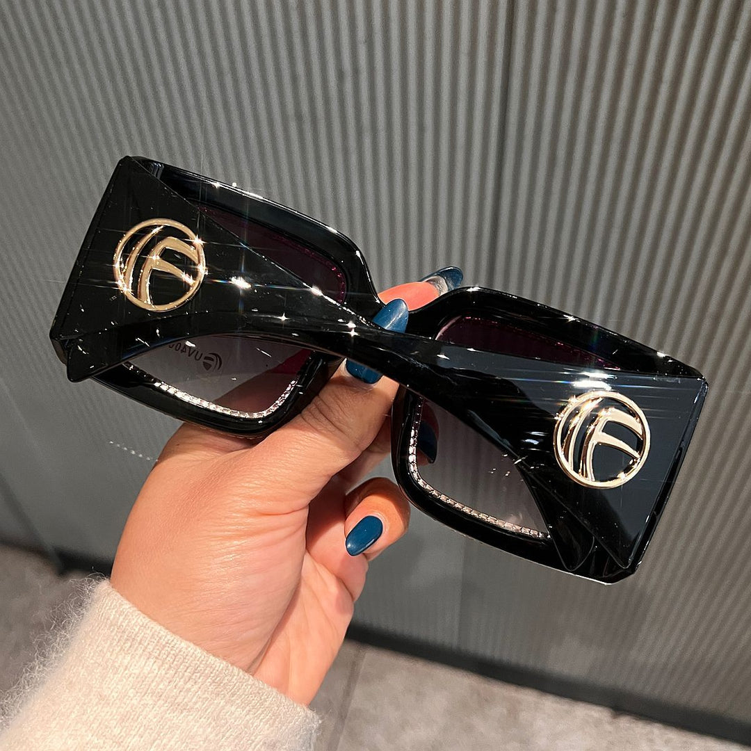 Women's sunglasses with rhinestone decorated frame Bowlift