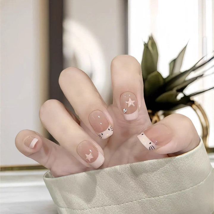 Artificial Beautiful Nail Art Bowlift