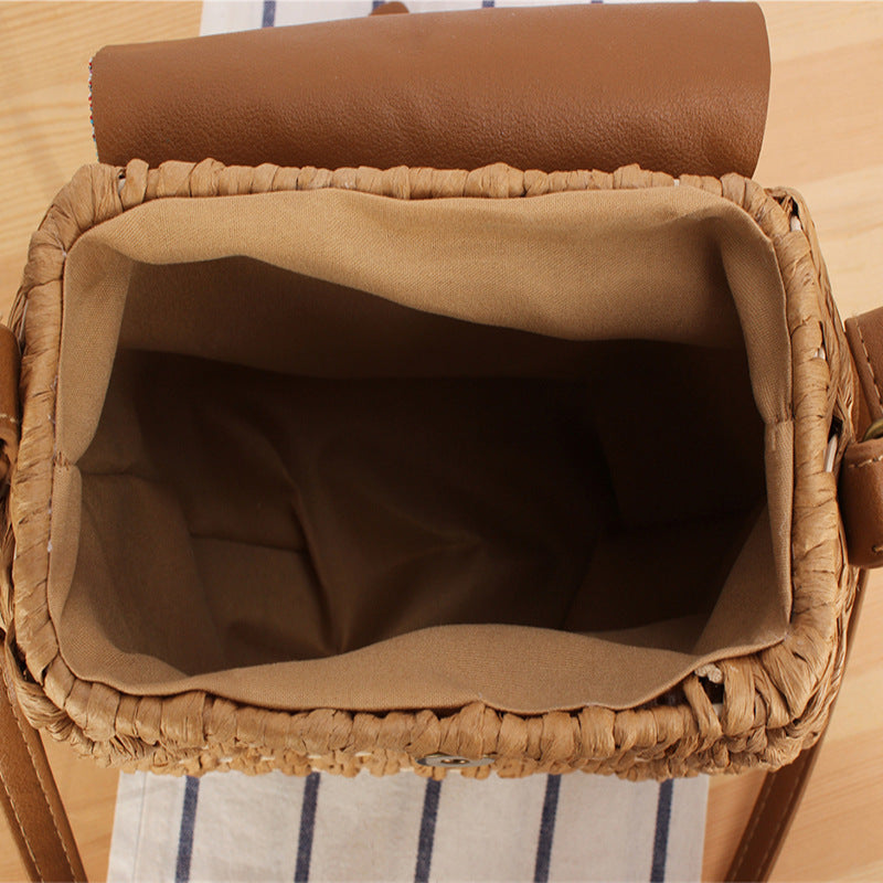 Trendy shoulder bag with playful design Bowlift