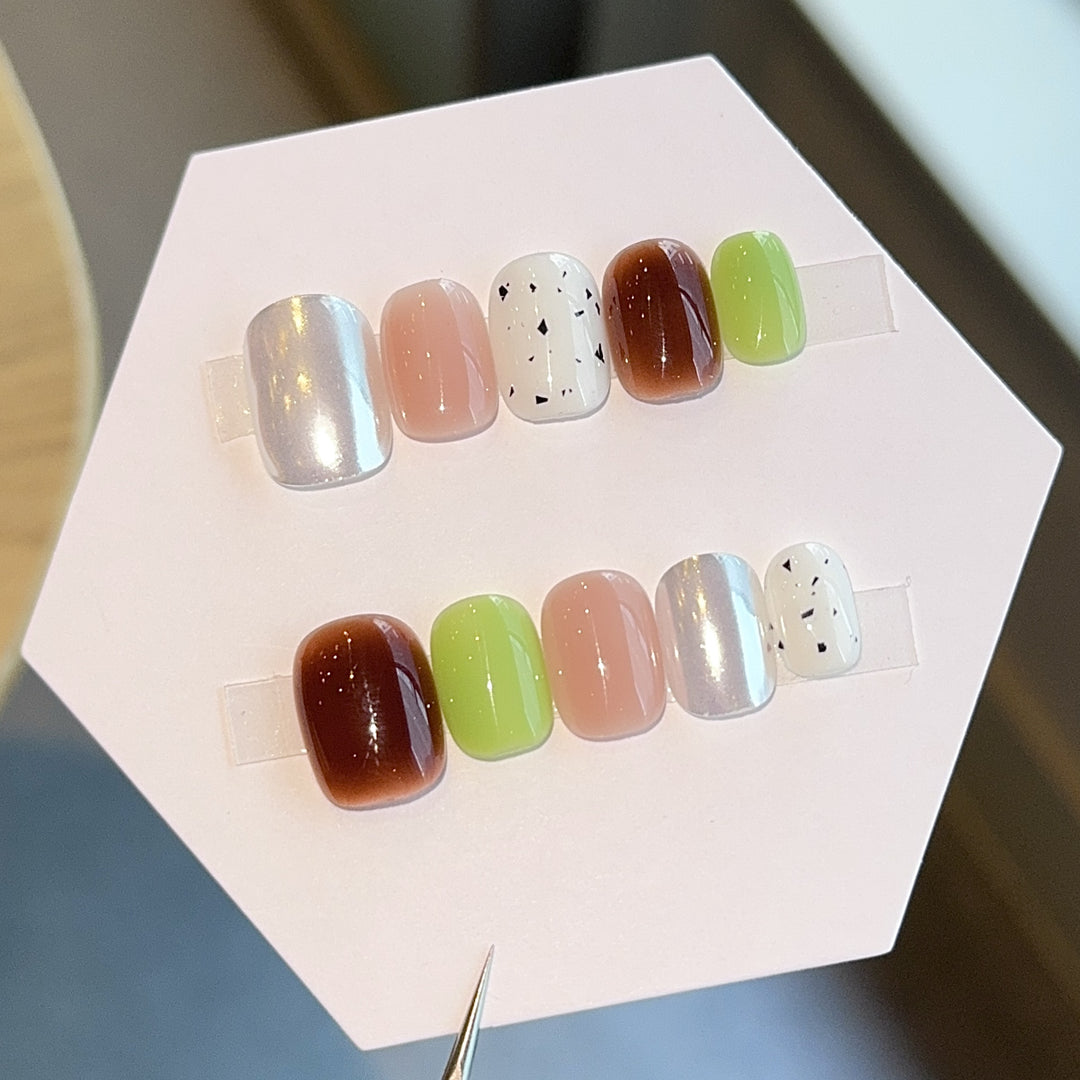 Artificial nails with modern design and varied accents Bowlift