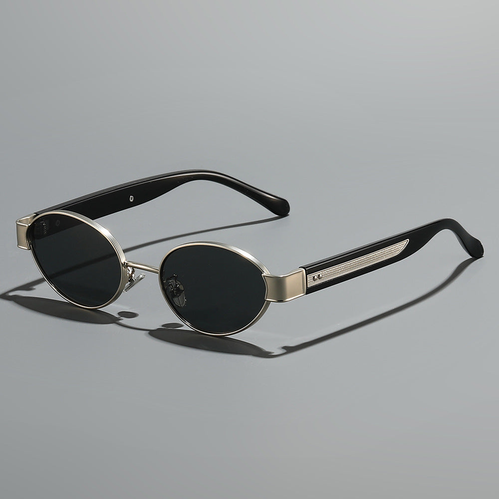 Women's sunglasses in a modern, oval frame with harmonious color play Bowlift