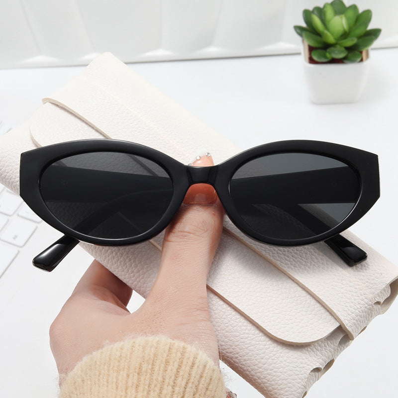 Women's Cat-Eye Sunglasses with Elegant Plastic Frame Bowlift