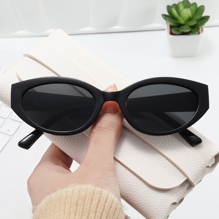 Women's Cat-Eye Sunglasses with Elegant Plastic Frame Bowlift