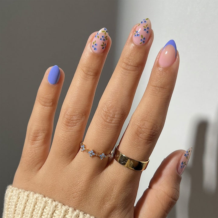 Artificial nail art with playful dots and bows Bowlift