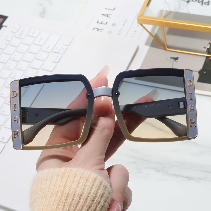 Women's sunglasses in modern square design Bowlift