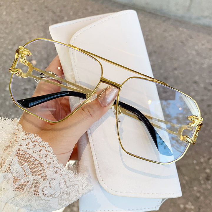 Ladies square sunglasses with luxurious metal frame Bowlift