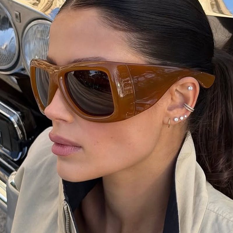 Ladies trendy oversized sunglasses with striking tortoiseshell design Bowlift