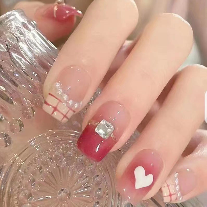 Glamorous Heart-Accented Nail Art Bowlift