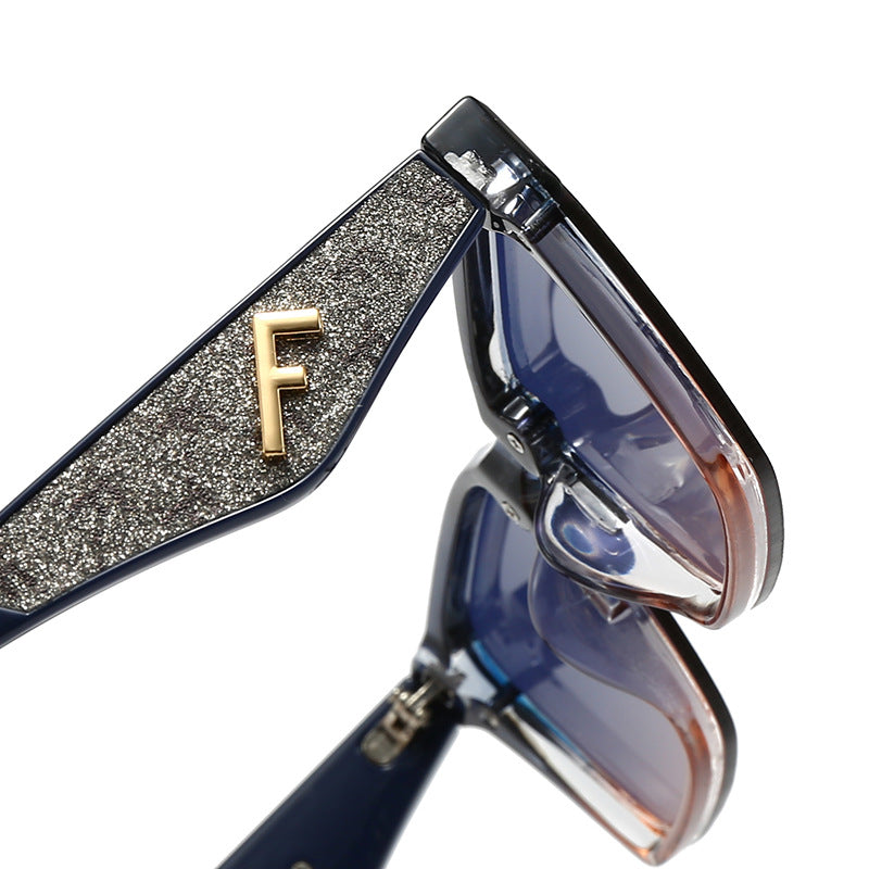 Women's square sunglasses with matte frame and fashionable accents Bowlift