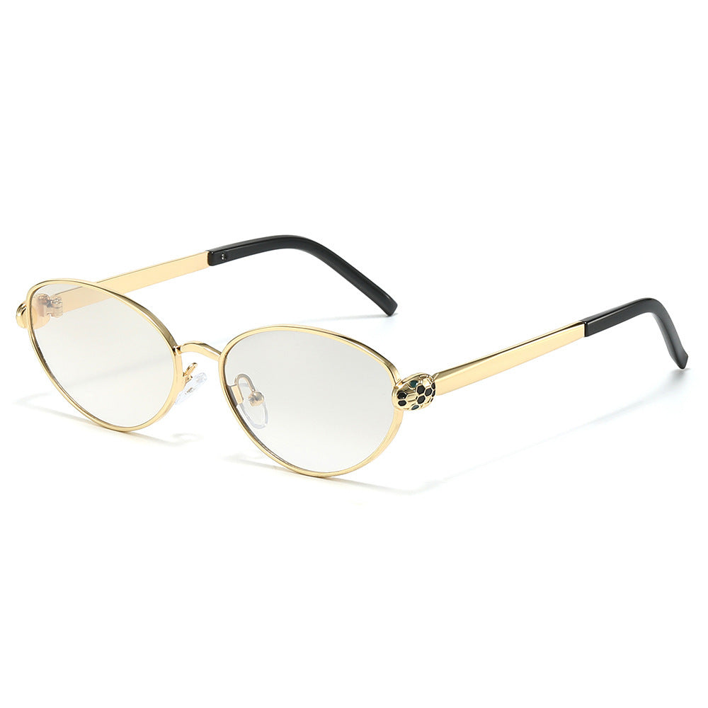 Chic Cat-Eye Sunglasses with Luxurious Gold Accents Bowlift