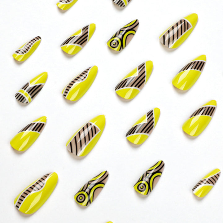 Artistic nails with geometric design Bowlift