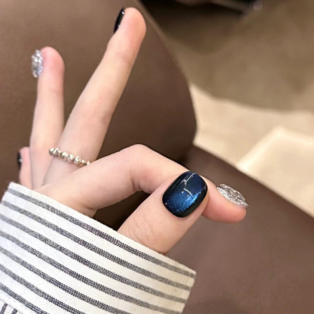 Creative artificial nails with shimmering effects Bowlift