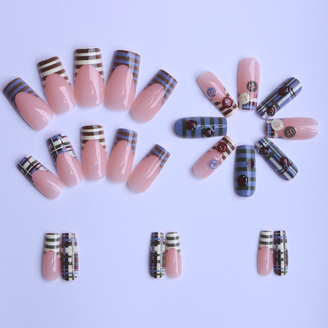 Artificial fingernails with trendy checked pattern Bowlift