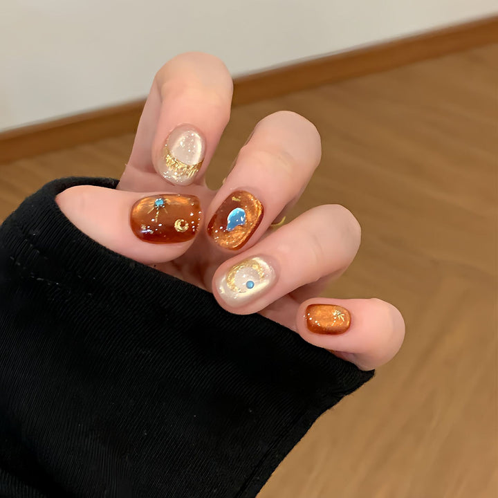 Artificial nails with glamorous metallic effect Bowlift