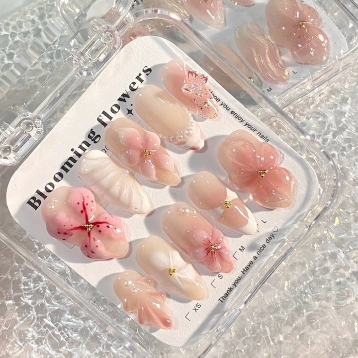 Creative nail art set with delicate flower and glitter embellishments Bowlift