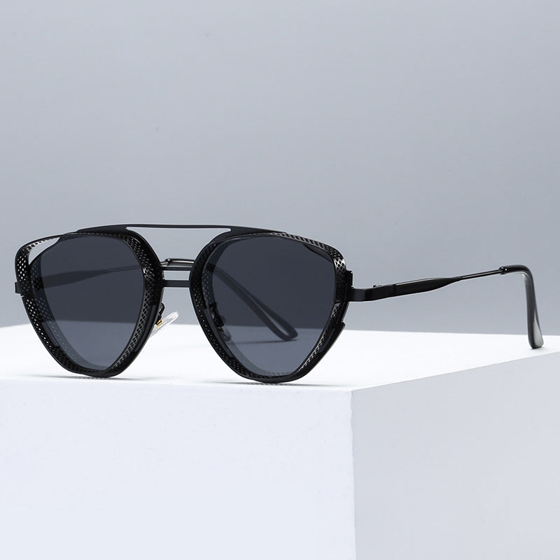 Ladies extravagant sunglasses in modern polygon design Bowlift