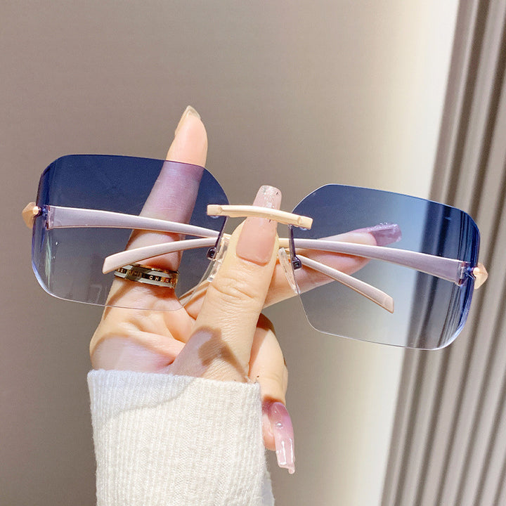 Women's fashion square sunglasses with embellished metal frame Bowlift