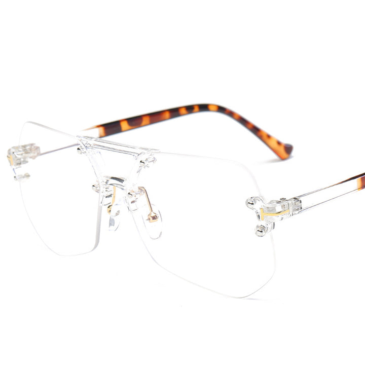 Ladies' Fashion Sunglasses in Futuristic Design Bowlift