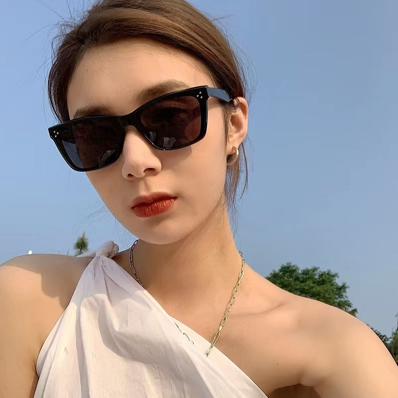 Women’s retro-inspired sunglasses with eye-catching pattern Bowlift