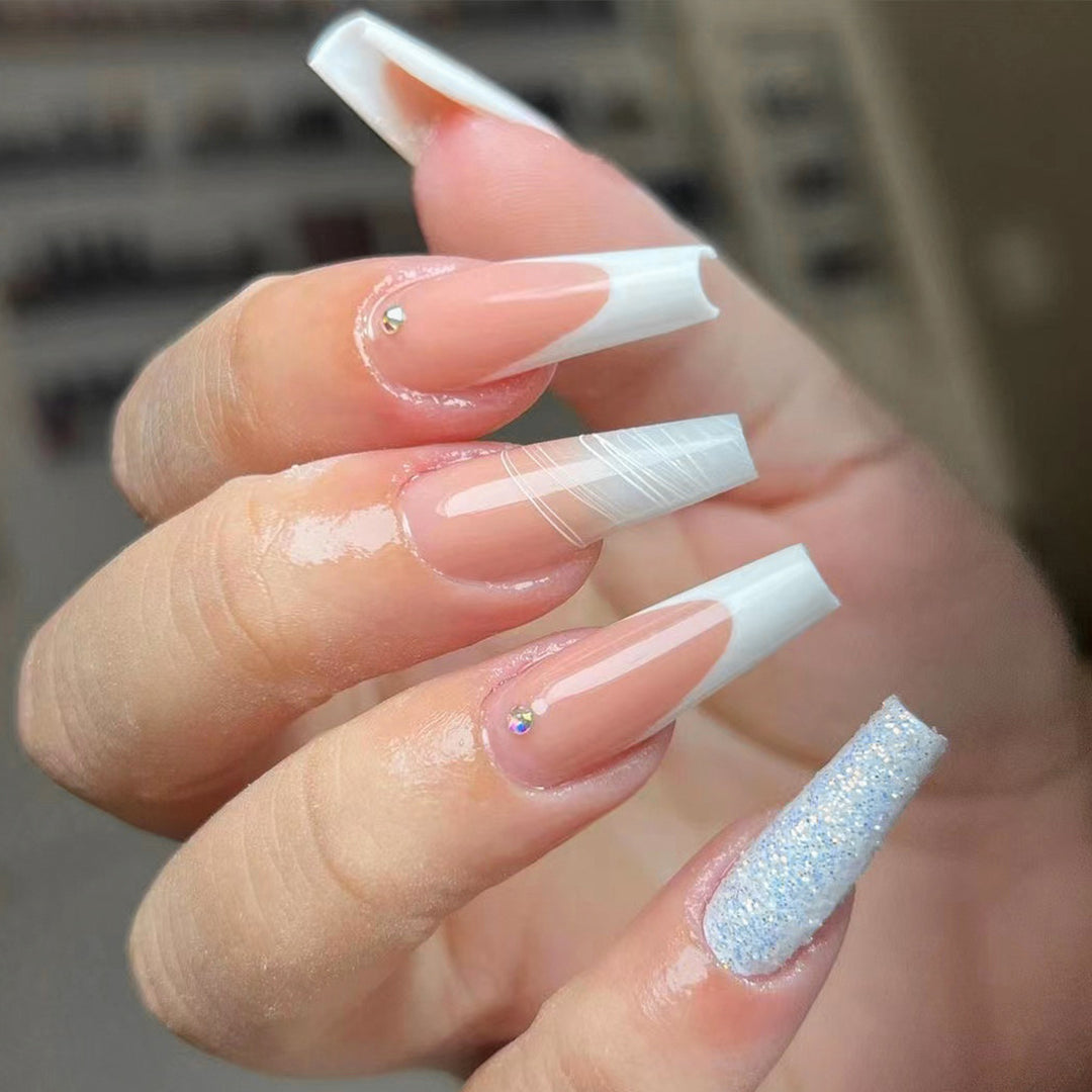 Artificial nail extensions with elegant glitter design Bowlift