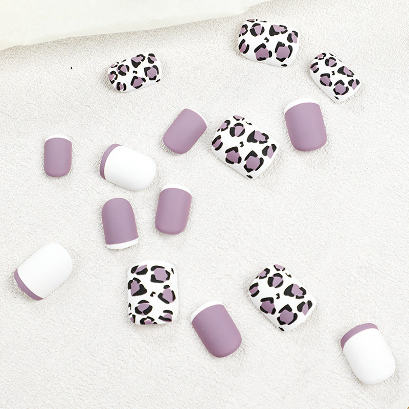 Glamorous nail art with elegant leopard patterns and gradient Bowlift