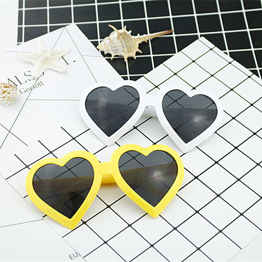 Women's Heart-Shaped Sunglasses in Modern Design Bowlift