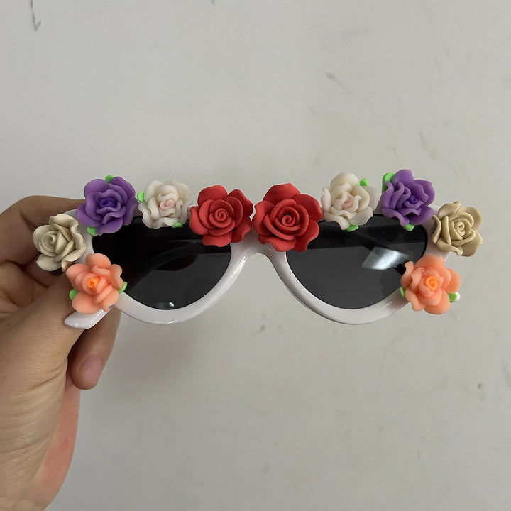 Women Cat-Eye Sunglasses with Floral Decor Bowlift