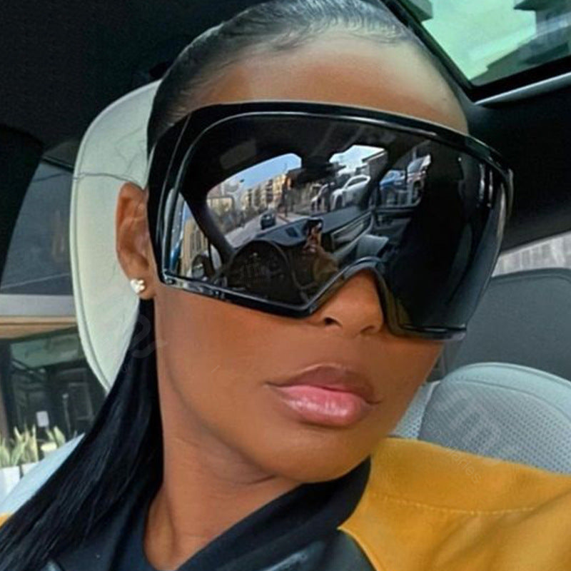 Women sporty sunglasses with aerodynamic design Bowlift