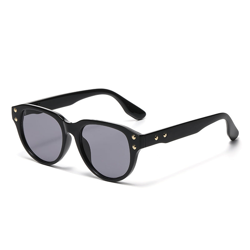 Chic Vintage-Style Oversized Sunglasses