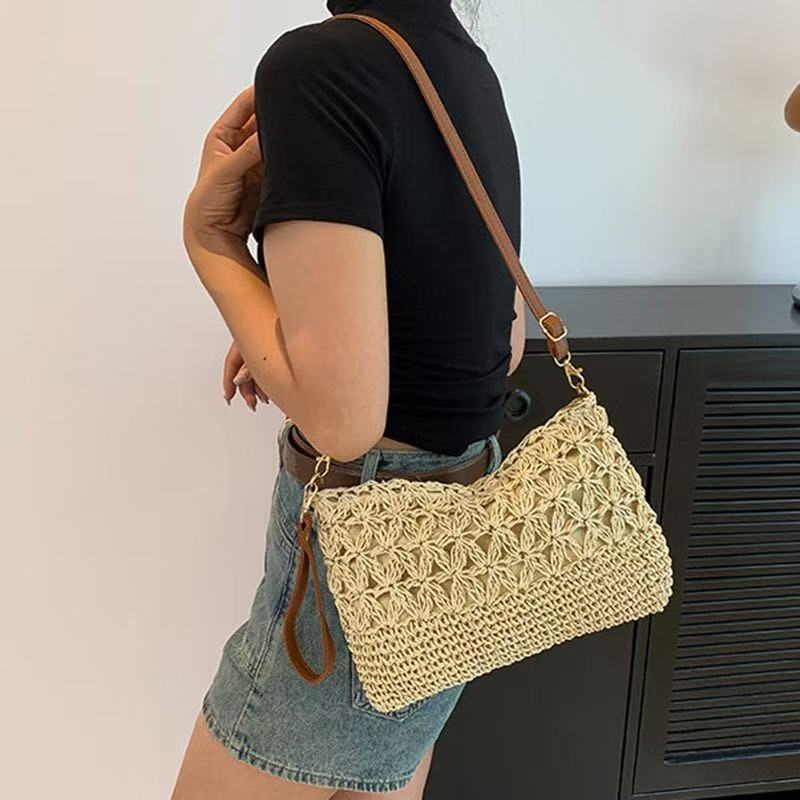 Shoulder bag with elaborate crochet designs Bowlift