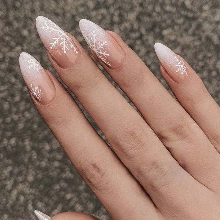 Artistic Snowflake-Design Press-On Nails Bowlift