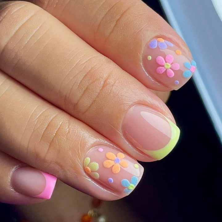 Artificial nails with colorful floral pattern Bowlift