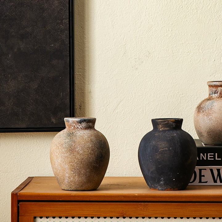 Handcrafted ceramic vase Bowlift