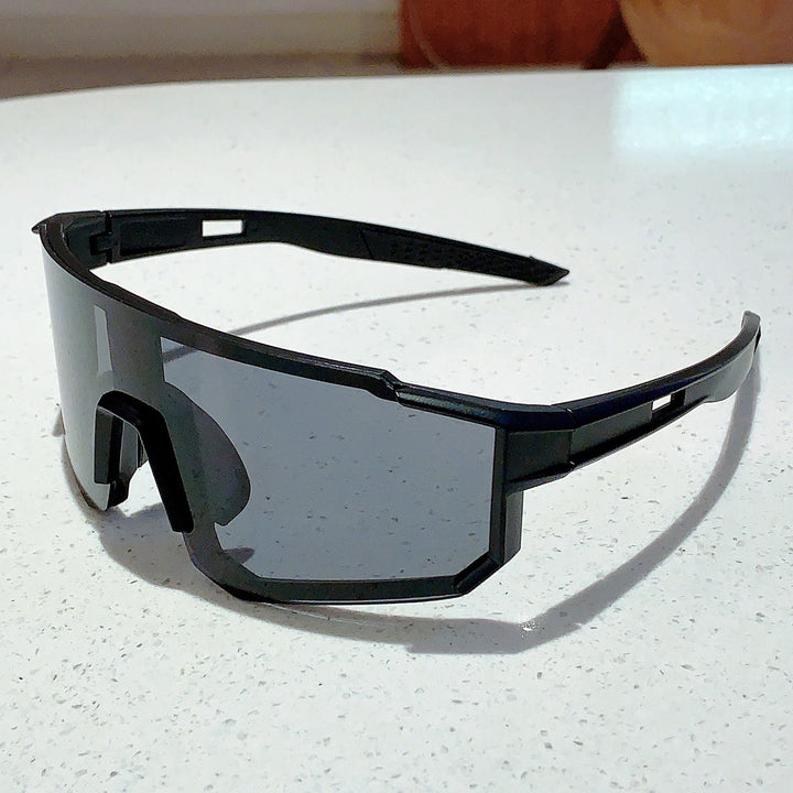 Unisex nan sporty shield sunglasses with continuous mirror lens and adjustable nose bridge Bowlift