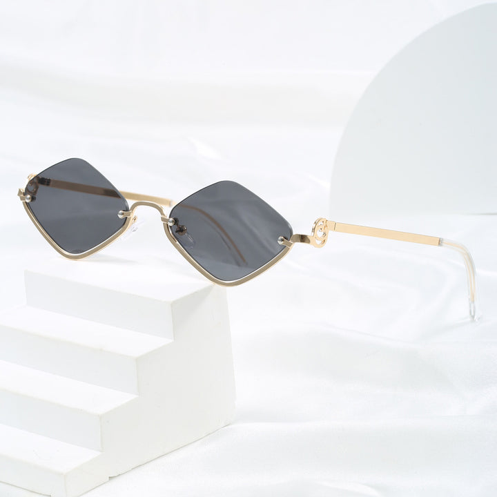 Women's fashionable square sunglasses with luxurious metal frame Bowlift