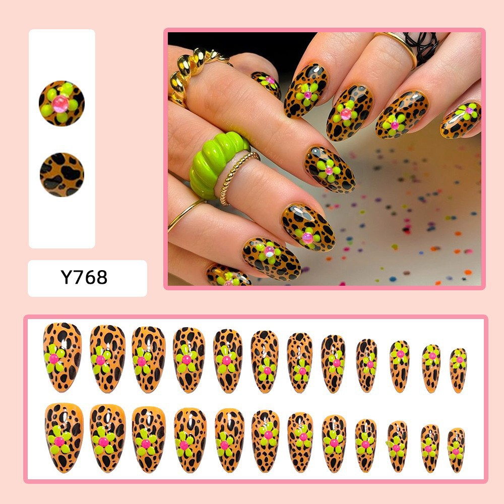 Artful Nail Tips Set with Leaf Accents Bowlift