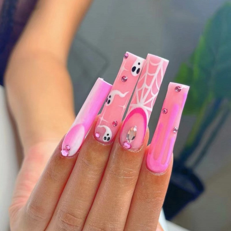 Artificial nails in a modern and elegant design Bowlift
