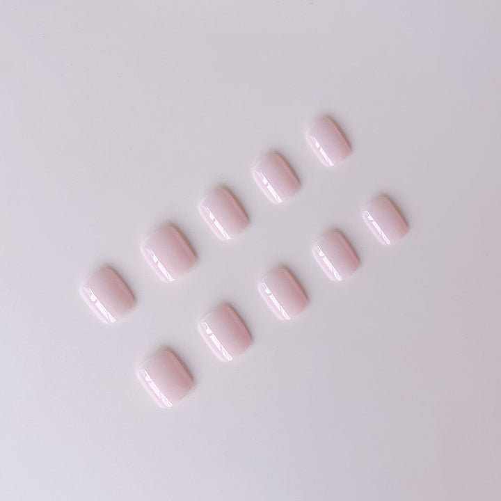Premium Artificial Nail Set with Natural High Gloss Finish Bowlift