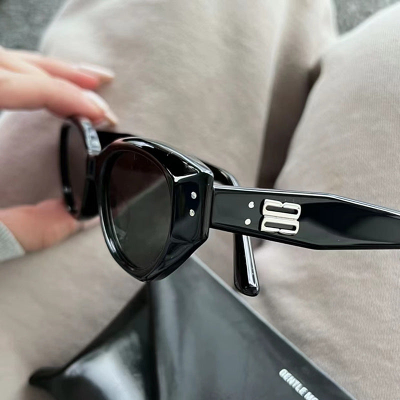 Women Cat-Eye Sunglasses in Modern Design Bowlift