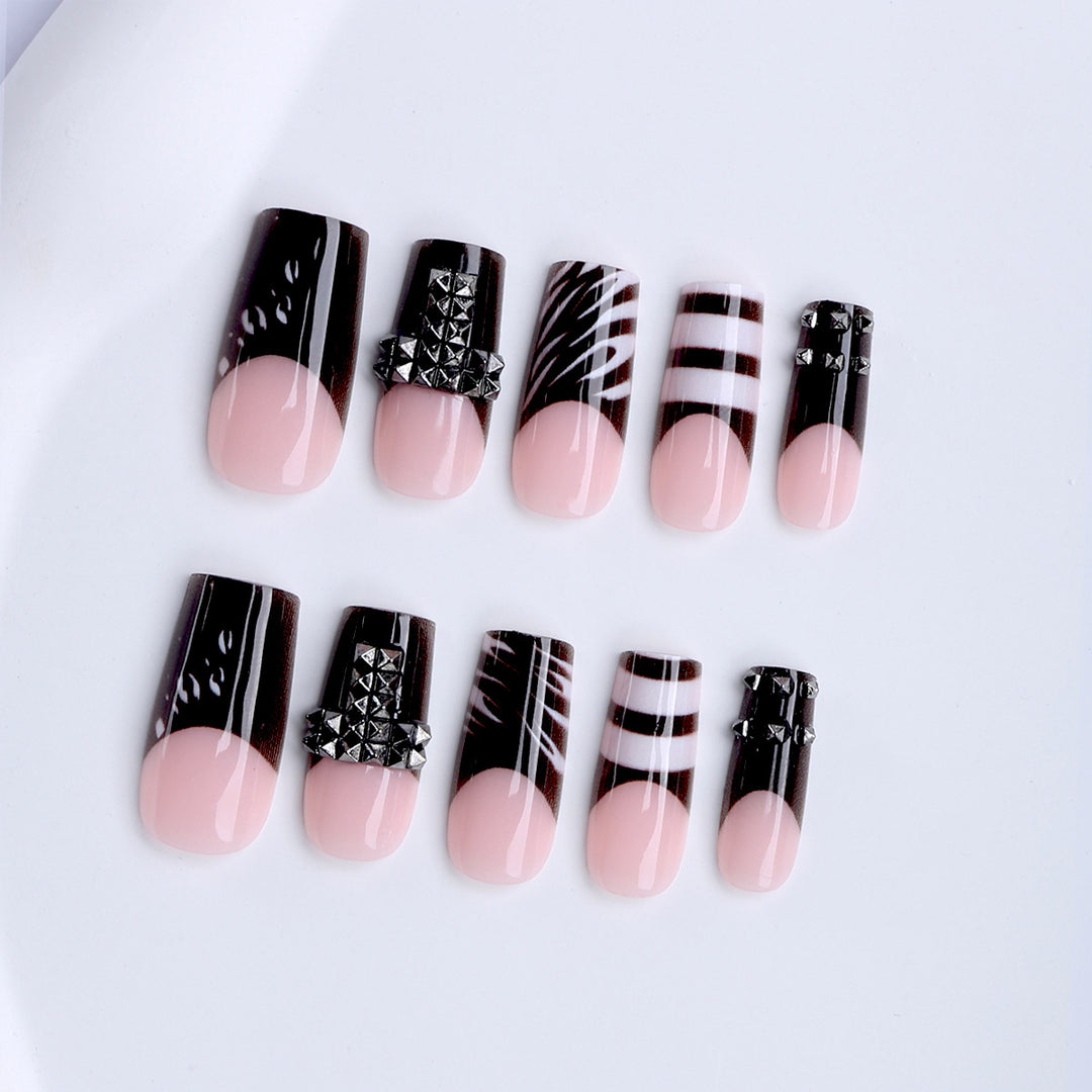 Artificial Nails in Modern Stripe and Zebra Design Bowlift