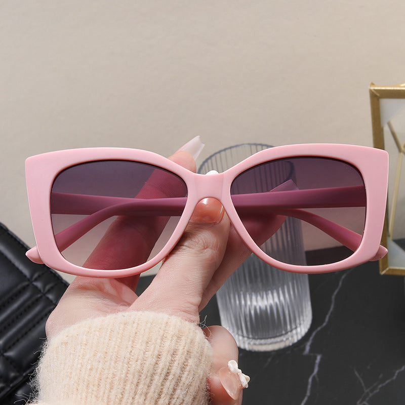 Women's Fashion Cat-Eye Sunglasses with Modern Design Bowlift