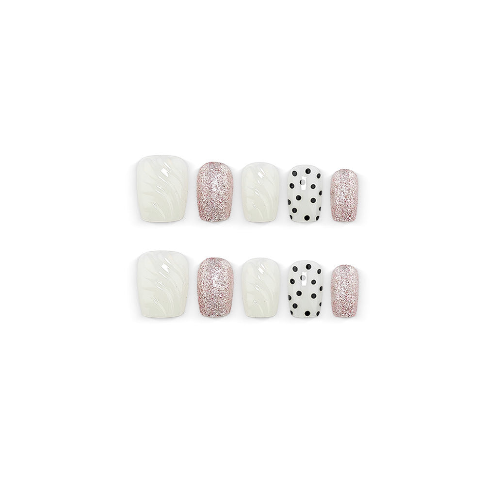 Artificial nails with diverse patterns and glitter effects Bowlift