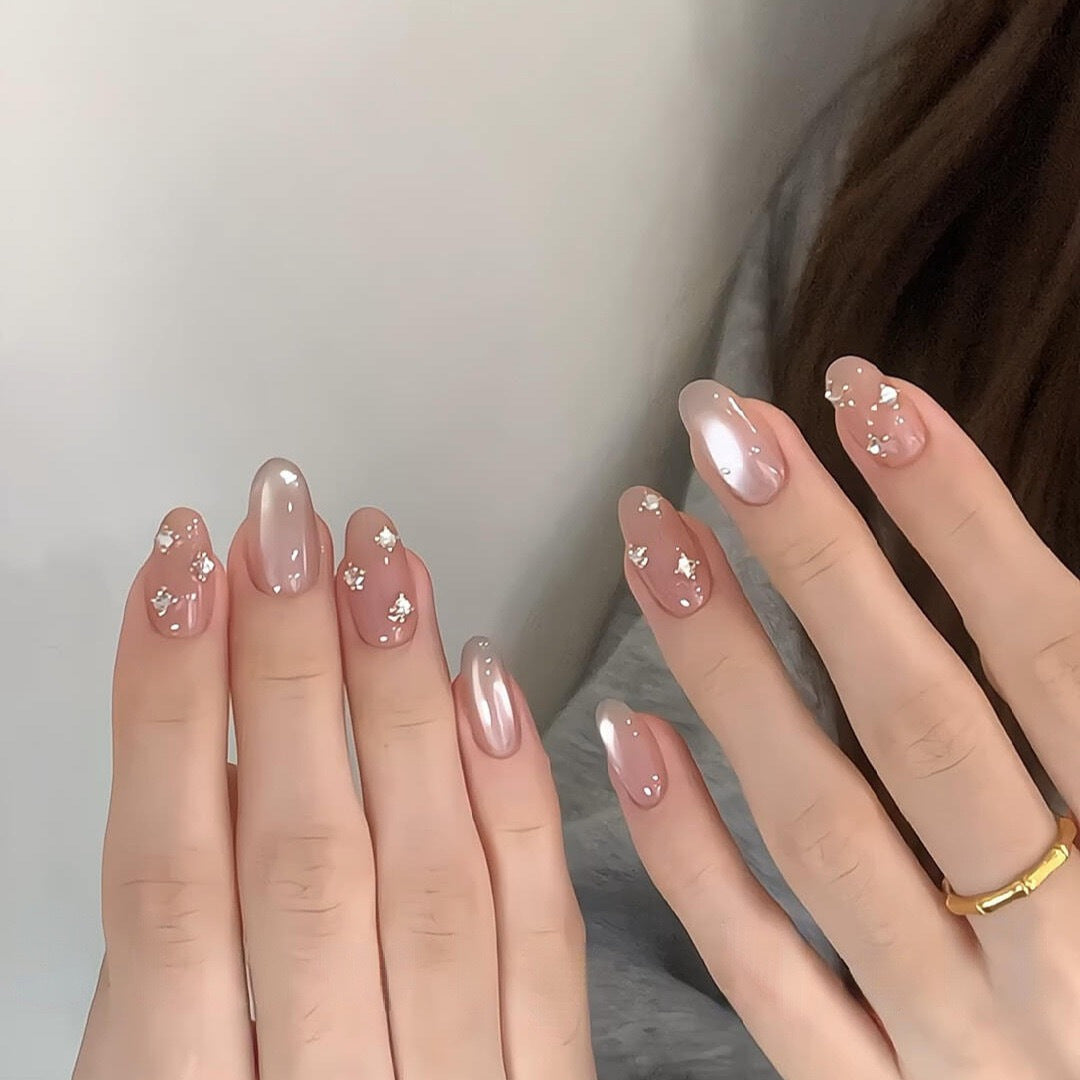 Glamorous artificial nails with shimmering effect and elegant rhinestone details Bowlift